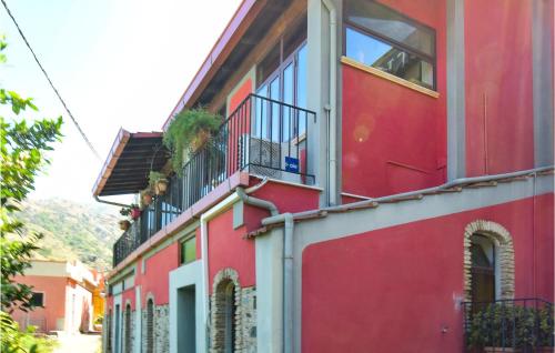  Cozy Home In Motta San Giovanni With Wifi in Motta San Giovanni