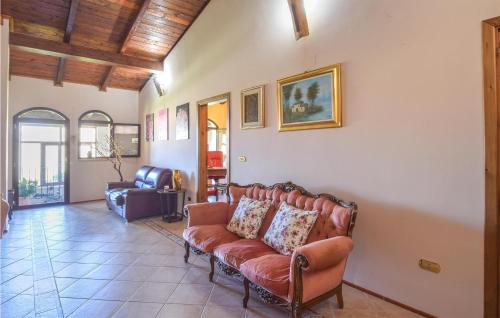  Cozy Home In Motta San Giovanni With Wifi in Motta San Giovanni
