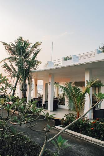Entrance, Seaside Villa & Muse Beach Resto in Bandengan