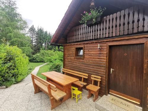 外部景觀, Wooden Cabin Zurej with Hot Tub in 多布爾娜