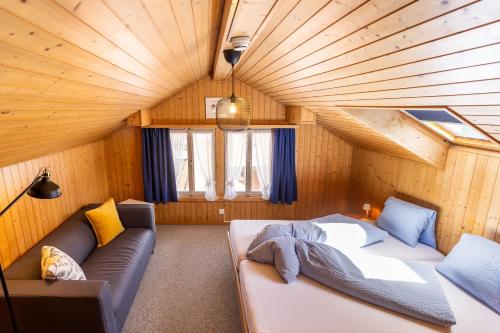 room detail thumbnail 2