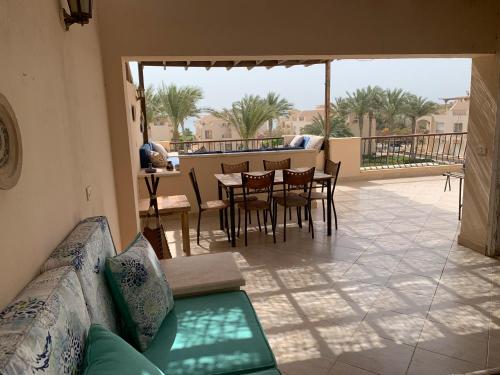 Chalet with Roof at Laguna Bay- Ain Sokhna - شالية غرفتين مكيف بالكامل بالرووف قرية لاجونا باي - العين السخنة