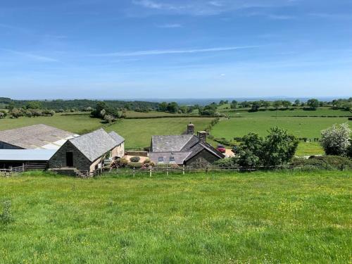 The Granary at Pentregaer Ucha, tennis court & lake.