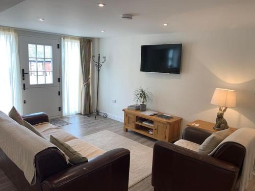 The Granary at Pentregaer Ucha, tennis court & lake. in Oswestry