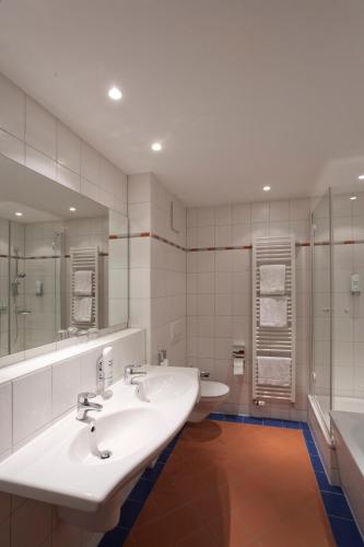 Moby Dick Hotel & Ferienwohnungen – Ostseebad Wustrow, PA