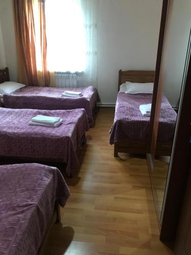 4 twin beds