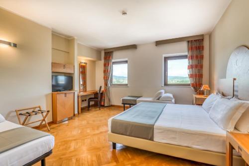 Deluxe Family Suite image 3