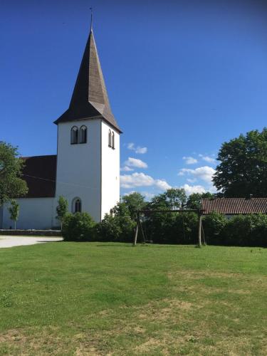 Nearby attraction, Hangvar Skola, Slojdsalen in Ire