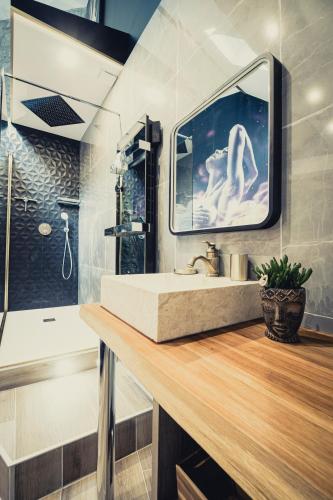 Bathroom, Le Jardin secret in Pontoise