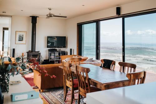 One Tree Hill Wilson prom and Ocean views in Tūra