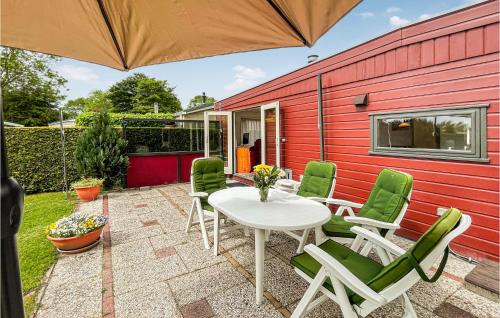  Beautiful Home In Tzummarum With 2 Bedrooms, Outdoor Swimming Pool And Wifi in Tzummarum