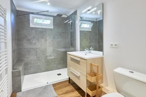 Fürdőszoba, Domaine des amphores in Faucon De Barcelonnette