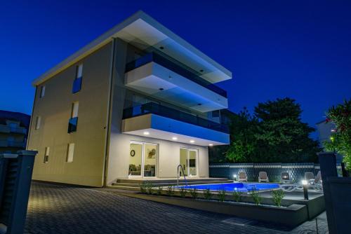 Seka apartments with a pool 3