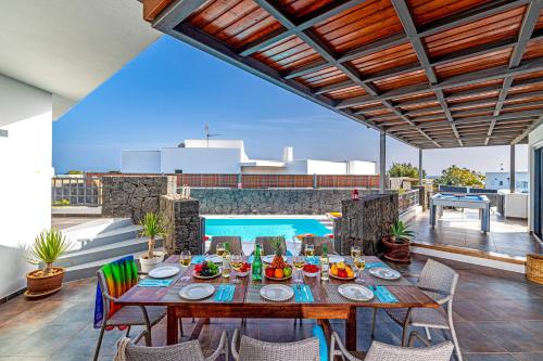 Faciliteiten, Villa Inma Calero by Villa Plus in Costa Calero