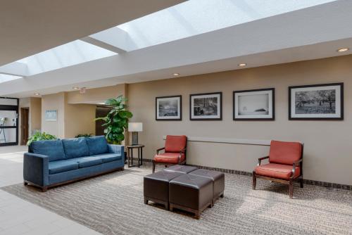 Comfort Inn The Pointe - image 14