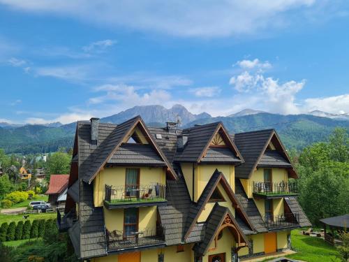 One-Bedroom Apartment with Mountain View image 8
