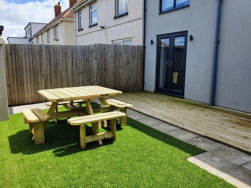 Apartment with Garden View
