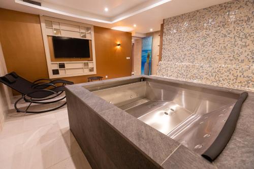 Hot tub, Arena Apartments in Havlickuv Brod