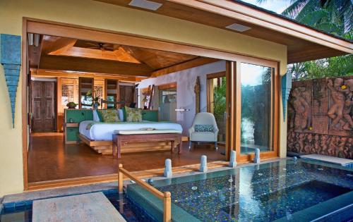 Upni Duniya - Luxury, Beachfront 9-suites Villa