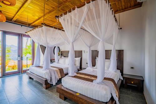 Superior Double or Twin Room with Mountain View image 9