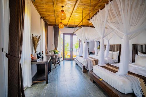Superior Double or Twin Room with Mountain View image 6