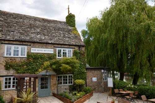 Rose Revived by Greene King Inns - main image