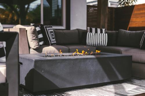 Historic Waterfront estate With Yard & Modern Kitchen in Lake Worth (Florida)