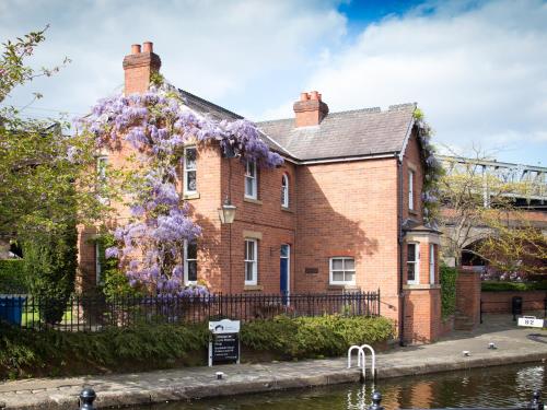 Lock Keepers Cottage - Detached House in the city, Manchester