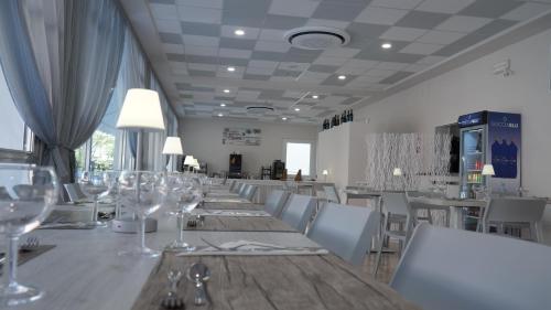 Lively Hotel - image 11