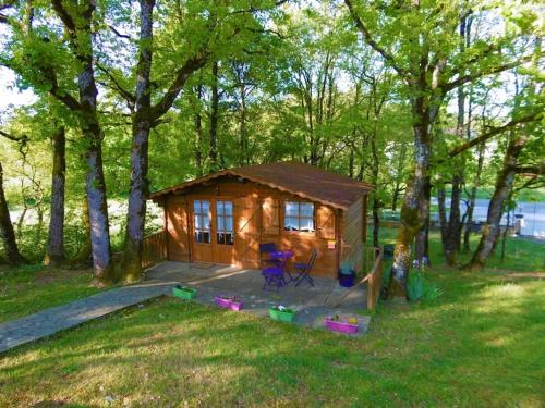 Charmant chalet en bois équipé confortablement