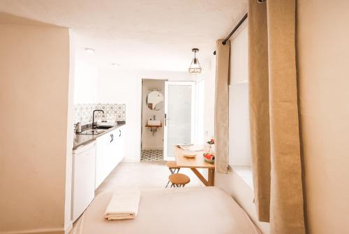Studio Apartment with Private Bathroom image 7