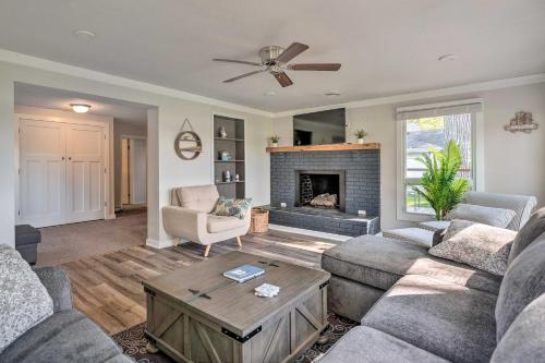 Lovely Belle Center Cottage on Indian Lake! in Belle Center, USA