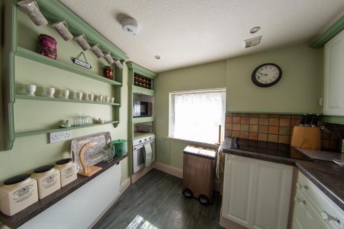 kök, 3, The Dolphin, 49 Quay Street - Stunning apartment - Quintessential - Quay views - Sleeps 2-4 peopl in Newport Central