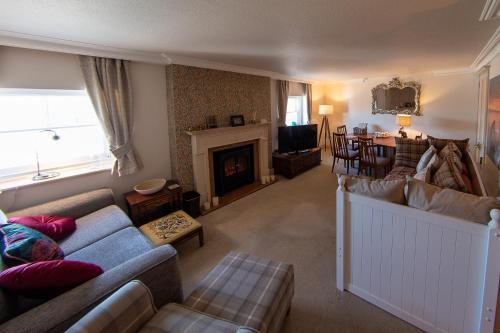 3, The Dolphin, 49 Quay Street - Stunning apartment - Quintessential - Quay views - Sleeps 2-4 peopl in Newport Central