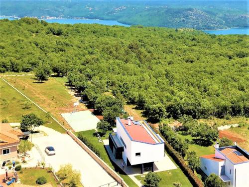 Luxury Villa Hedone with heated pool, welness and playground - Accommodation - Rakalj