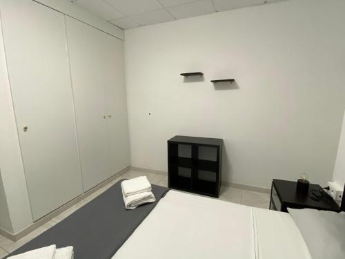  COMFORT ROOM AIRE CONDITIONER in APARTMENT SHARED in playa las vistas Los Cristianos Habitaciones, Stanza in Arona