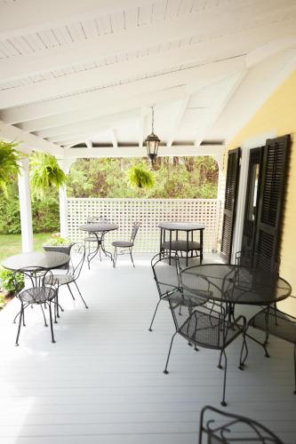 Yellow House Inn - image 11