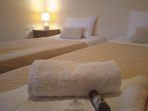 1 queen bed, 2 twin beds