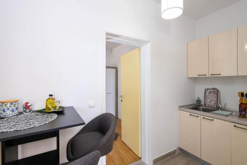 廚房, Apartments Sandra in 奧雷比奇