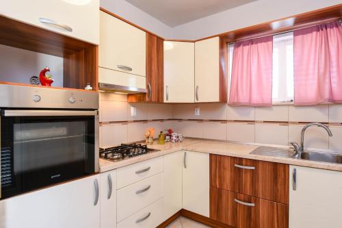 廚房, Apartments Sandra in 奧雷比奇