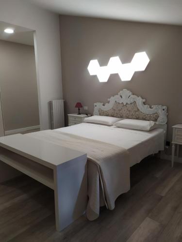 1 queen bed, 2 twin beds