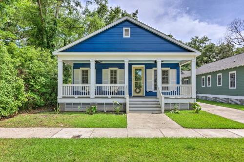 Lovely Mobile Retreat with Deck and Front Porch!