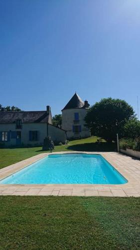 B&B Allouis - Tour de Bablou - insolite - Bed and Breakfast Allouis