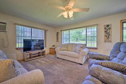 Charming Clayton Home ~ 4 Mi to Sardis Lake! in Haileyville