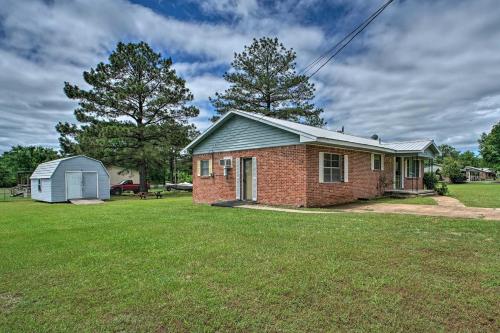 Charming Clayton Home ~ 4 Mi to Sardis Lake! in Haileyville