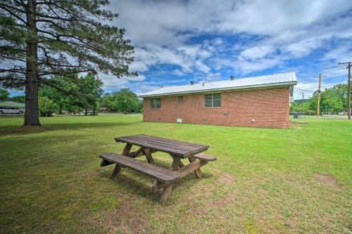 Charming Clayton Home ~ 4 Mi to Sardis Lake! in Haileyville