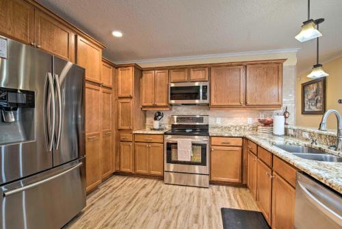 Pet-Friendly Home in The Villages about 1 Mi to Golf! in The Villages, USA