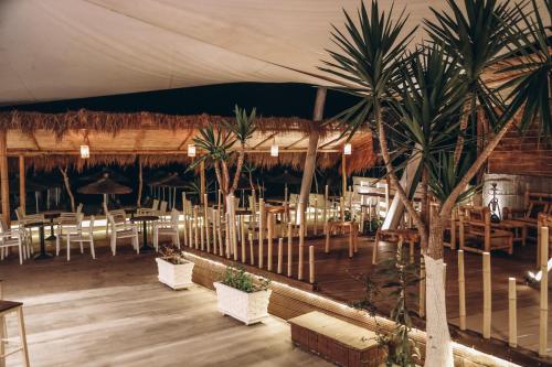 Aloha Beach Restaurant & Hotel