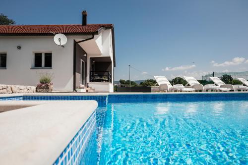 Villa Jelena with pool & playground