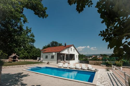 Villa Jelena with pool & playground